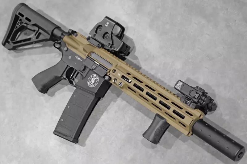 Réplique LT Blazer GEN2 10\'\' M-Lok Proline noir / tan Lancer Tactical AEG Custom